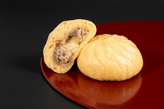 【本日発売】ファミマ「極旨 黒豚まん」に初のチーズ！ 肉ゴロゴロ×濃厚5種チーズ