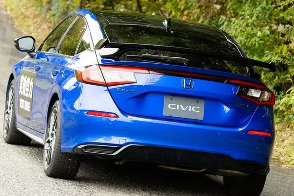 「シビックオーナー必見！ テールゲートスポイラーを付けてこそシビックは完成する」の画像