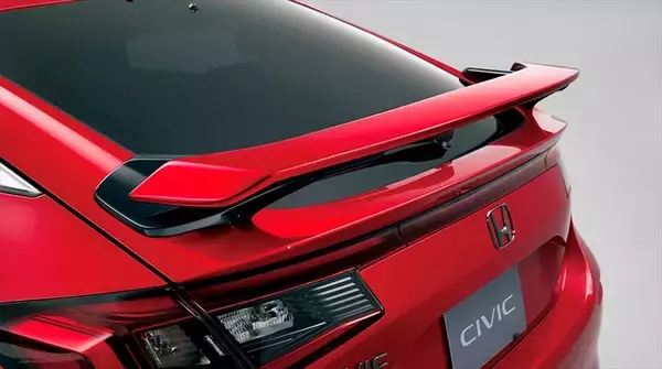 「シビックオーナー必見！ テールゲートスポイラーを付けてこそシビックは完成する」の画像
