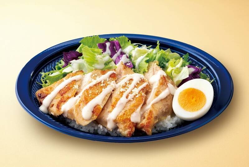 「チキンステーキ」が魅力の“シーザーサラダ飯”！これアリなんだ