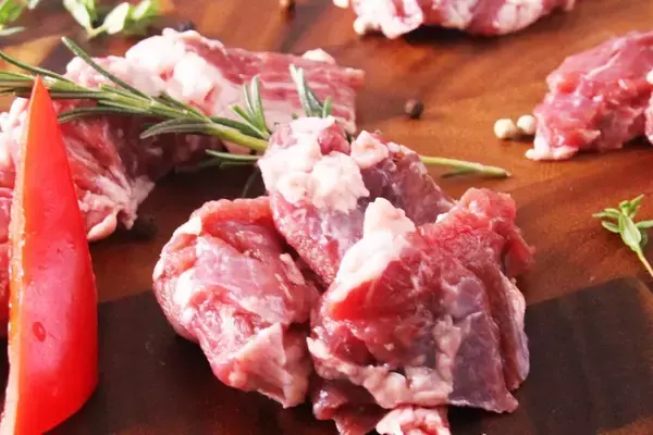 「すたみな太郎「スペシャル焼肉食べ放題」骨付き肉や、イベリコ豚が登場、GWだけ！」の画像