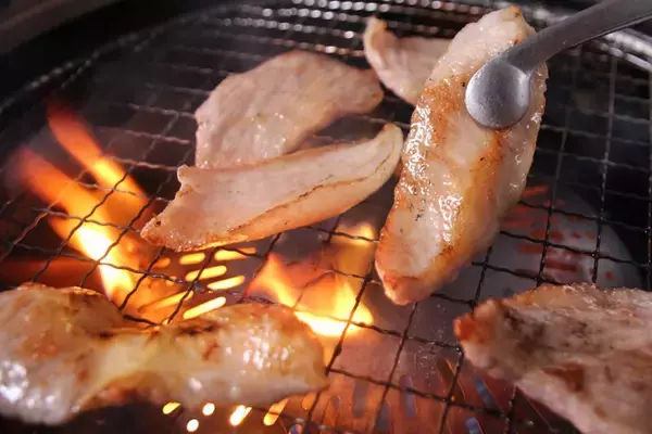 「すたみな太郎「スペシャル焼肉食べ放題」骨付き肉や、イベリコ豚が登場、GWだけ！」の画像