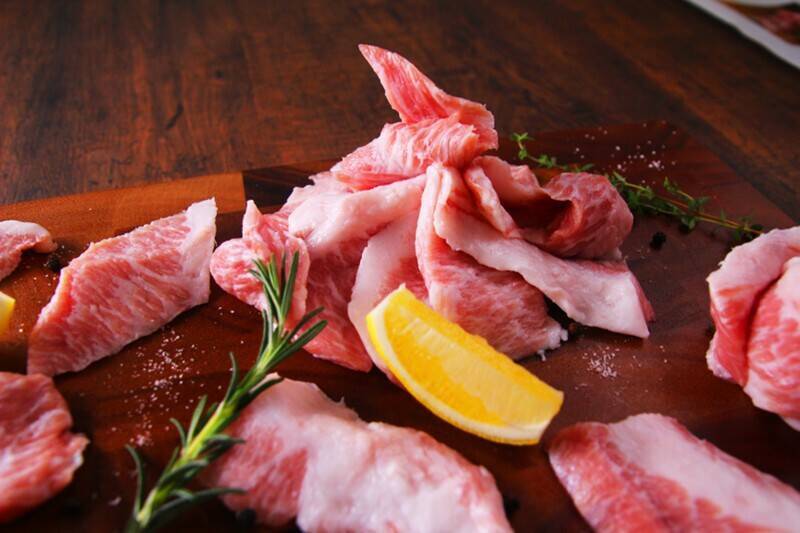 すたみな太郎「スペシャル焼肉食べ放題」骨付き肉や、イベリコ豚が登場、GWだけ！