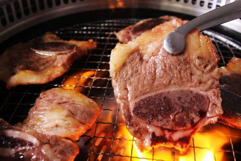 すたみな太郎「スペシャル焼肉食べ放題」骨付き肉や、イベリコ豚が登場、GWだけ！