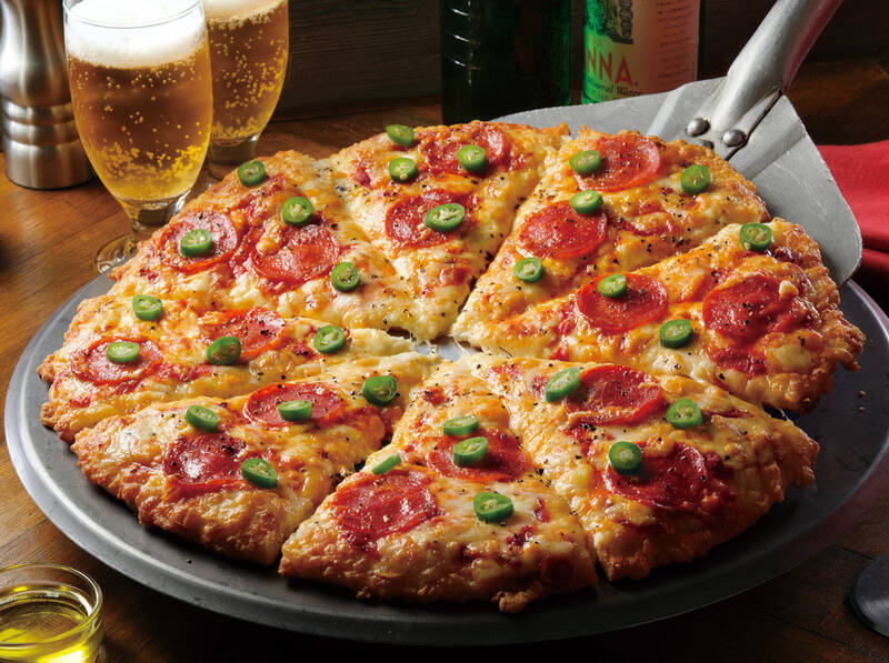 唐辛子5倍が復活！ 3倍の“激辛”、4倍の“鬼辛”を揃えた「ピザーラ セラーノペッパー」がヤバげ