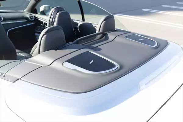 「絶滅危惧種の4座オープン「メルセデスAMG CLE53」は実用性と怒涛の加速を両立！」の画像
