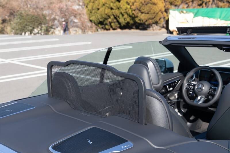 絶滅危惧種の4座オープン「メルセデスAMG CLE53」は実用性と怒涛の加速を両立！