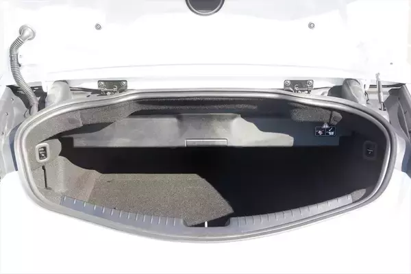 「絶滅危惧種の4座オープン「メルセデスAMG CLE53」は実用性と怒涛の加速を両立！」の画像