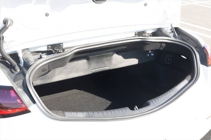 絶滅危惧種の4座オープン「メルセデスAMG CLE53」は実用性と怒涛の加速を両立！
