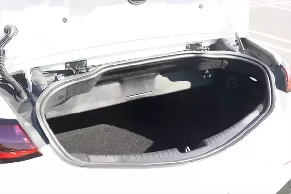 「絶滅危惧種の4座オープン「メルセデスAMG CLE53」は実用性と怒涛の加速を両立！」の画像