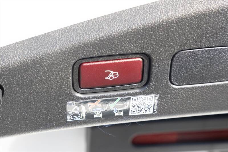絶滅危惧種の4座オープン「メルセデスAMG CLE53」は実用性と怒涛の加速を両立！