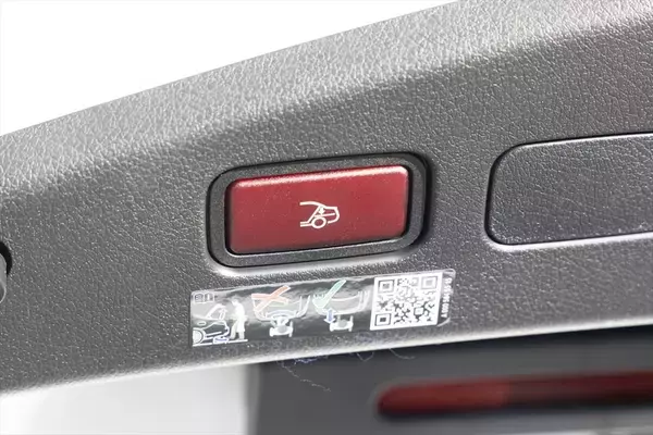 「絶滅危惧種の4座オープン「メルセデスAMG CLE53」は実用性と怒涛の加速を両立！」の画像