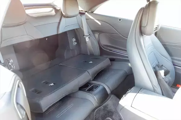 「絶滅危惧種の4座オープン「メルセデスAMG CLE53」は実用性と怒涛の加速を両立！」の画像