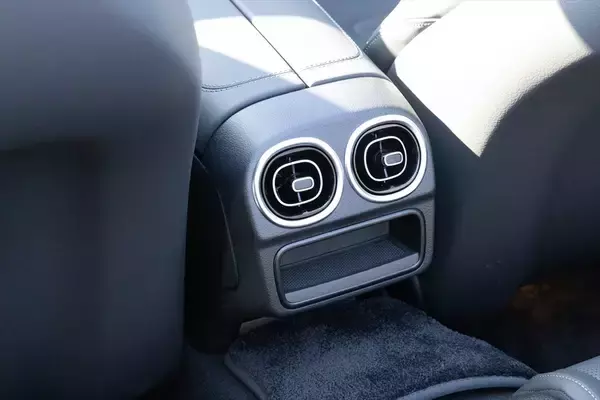 「絶滅危惧種の4座オープン「メルセデスAMG CLE53」は実用性と怒涛の加速を両立！」の画像