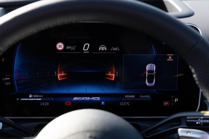絶滅危惧種の4座オープン「メルセデスAMG CLE53」は実用性と怒涛の加速を両立！