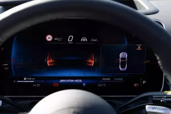 「絶滅危惧種の4座オープン「メルセデスAMG CLE53」は実用性と怒涛の加速を両立！」の画像