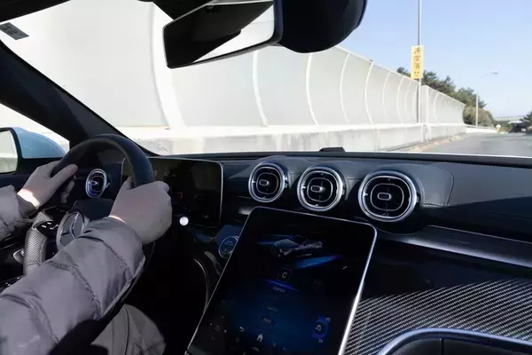「絶滅危惧種の4座オープン「メルセデスAMG CLE53」は実用性と怒涛の加速を両立！」の画像
