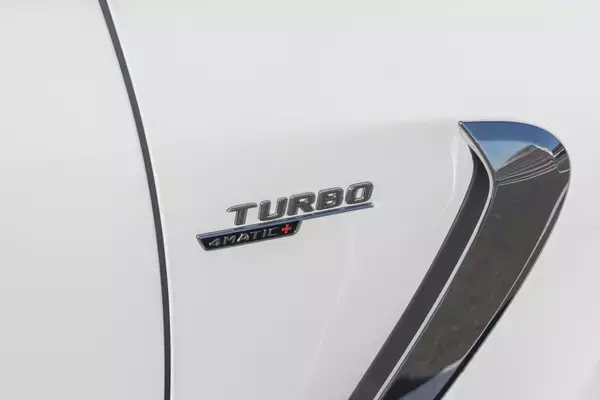 「絶滅危惧種の4座オープン「メルセデスAMG CLE53」は実用性と怒涛の加速を両立！」の画像