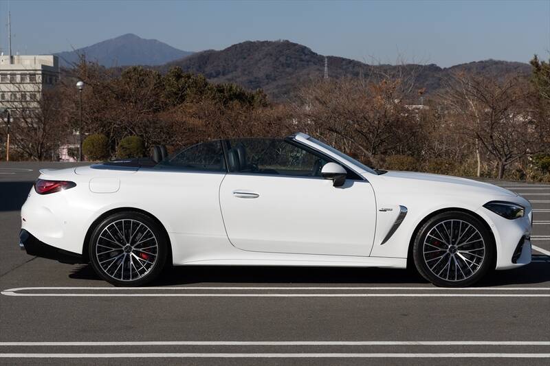 絶滅危惧種の4座オープン「メルセデスAMG CLE53」は実用性と怒涛の加速を両立！