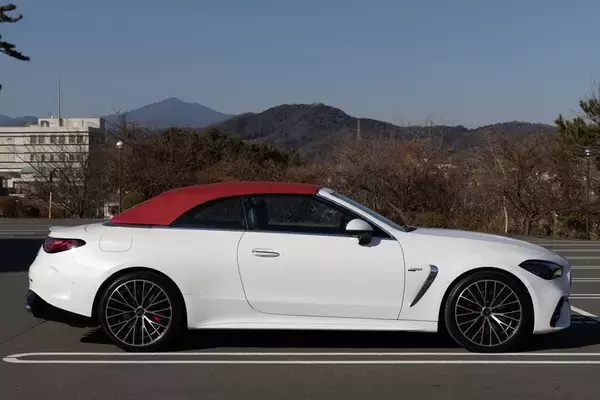 「絶滅危惧種の4座オープン「メルセデスAMG CLE53」は実用性と怒涛の加速を両立！」の画像