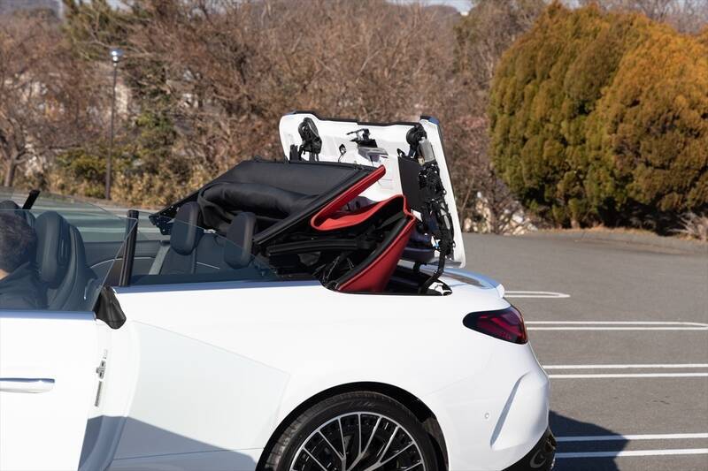 絶滅危惧種の4座オープン「メルセデスAMG CLE53」は実用性と怒涛の加速を両立！