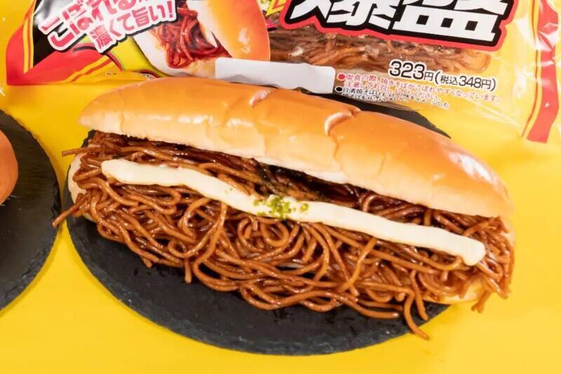 溢れんばかりの爆盛!! U.F.O「焼そばパン」が大変なことに……！