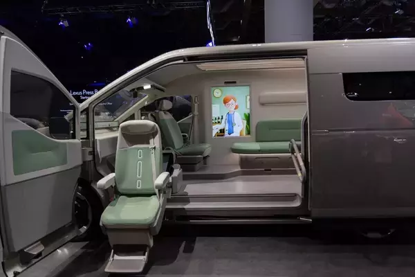 「超巨大ブースで目立っていたトヨタをはじめジャパンモビリティショーはワクワクするクルマが多かった」の画像