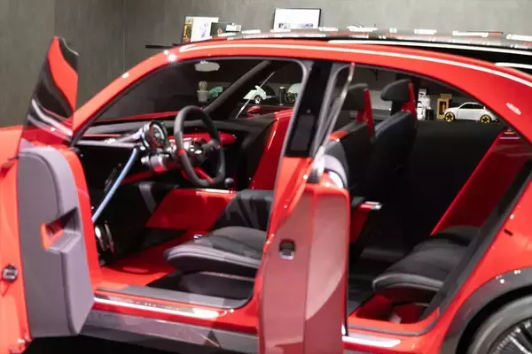 「超巨大ブースで目立っていたトヨタをはじめジャパンモビリティショーはワクワクするクルマが多かった」の画像