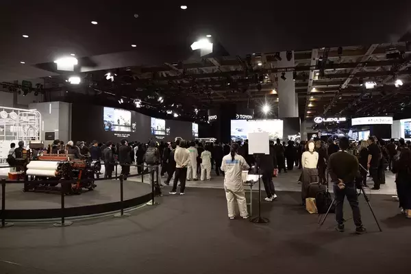 「超巨大ブースで目立っていたトヨタをはじめジャパンモビリティショーはワクワクするクルマが多かった」の画像