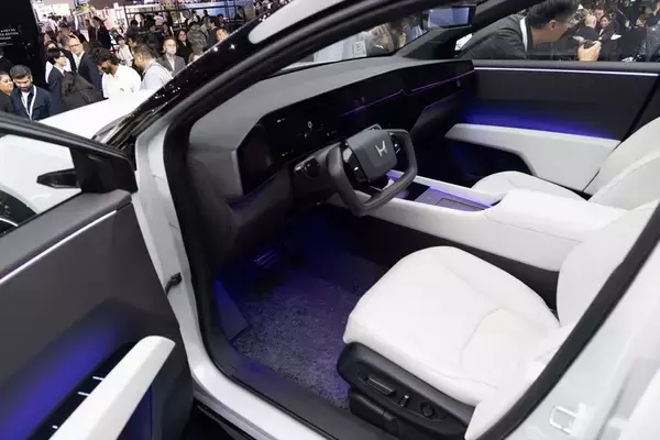 「超巨大ブースで目立っていたトヨタをはじめジャパンモビリティショーはワクワクするクルマが多かった」の画像