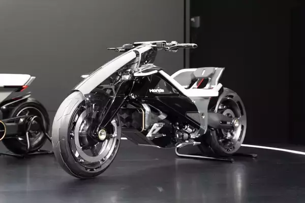 「超巨大ブースで目立っていたトヨタをはじめジャパンモビリティショーはワクワクするクルマが多かった」の画像