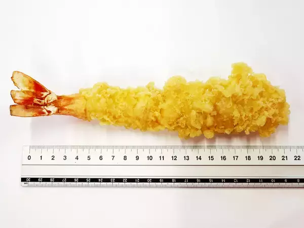 「全長20cm超！昨年10万尾以上売れた「ジャンボえび天」が今年も！年越しそばのお供に」の画像