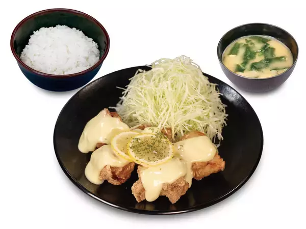 「唐揚げにマヨどばっ！松のやの「ハニーレモン唐揚げ定食」がやりたい放題」の画像