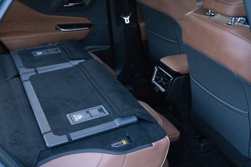 クラウン・エステートで車中泊体験！ 「おもてなし」シートで過ごすぜいたくなドライブ体験