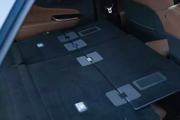 「クラウン・エステートで車中泊体験！ 「おもてなし」シートで過ごすぜいたくなドライブ体験」の画像