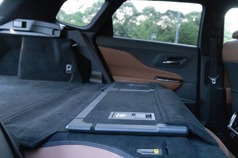 クラウン・エステートで車中泊体験！ 「おもてなし」シートで過ごすぜいたくなドライブ体験