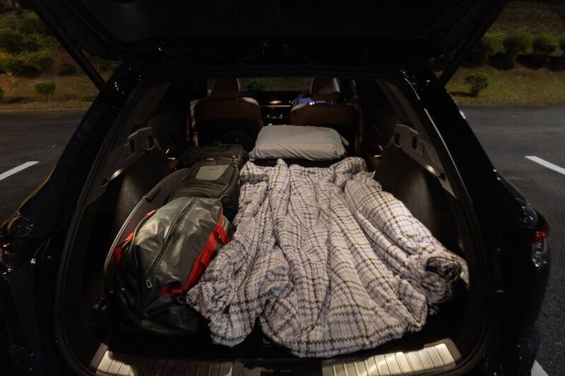 クラウン・エステートで車中泊体験！ 「おもてなし」シートで過ごすぜいたくなドライブ体験