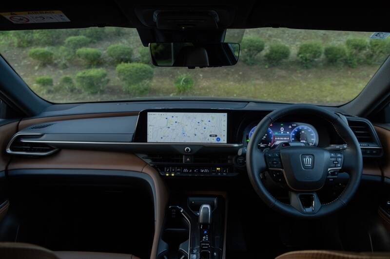 クラウン・エステートで車中泊体験！ 「おもてなし」シートで過ごすぜいたくなドライブ体験