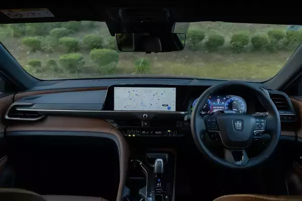 「クラウン・エステートで車中泊体験！ 「おもてなし」シートで過ごすぜいたくなドライブ体験」の画像