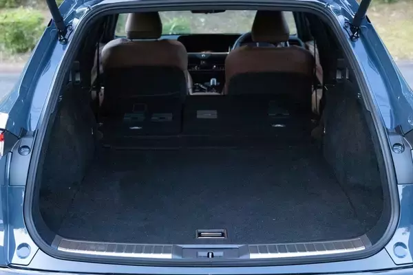 「クラウン・エステートで車中泊体験！ 「おもてなし」シートで過ごすぜいたくなドライブ体験」の画像