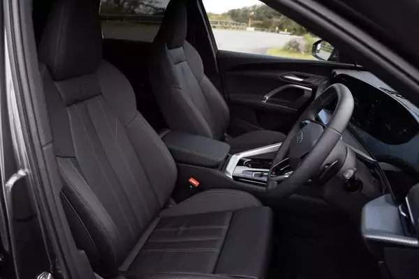 「大きくても惹かれる理由がある! アウディの新型「Q5」は全車マイルドハイブリッド化で隙ナシに」の画像