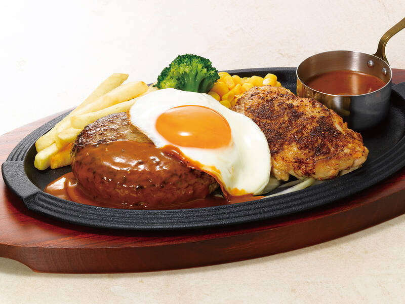 ロイホ、18年目の「黒×黒ハンバーグ」が進化！「食べたい…」としか出てこない