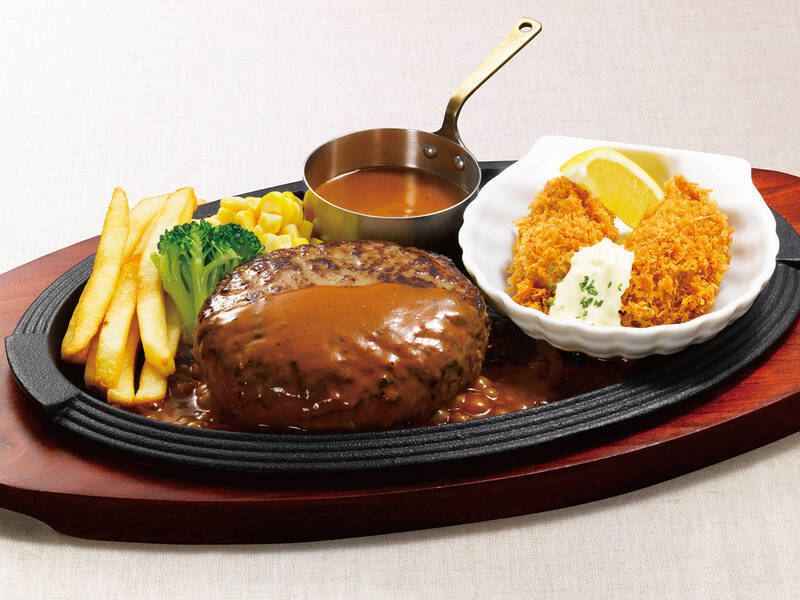 ロイホ、18年目の「黒×黒ハンバーグ」が進化！「食べたい…」としか出てこない