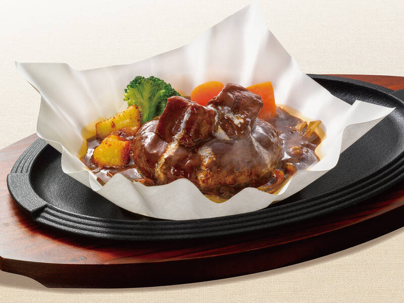 ロイホ、18年目の「黒×黒ハンバーグ」が進化！「食べたい…」としか出てこない