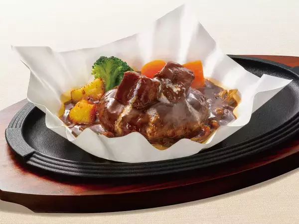 「ロイホ、18年目の「黒×黒ハンバーグ」が進化！「食べたい…」としか出てこない」の画像