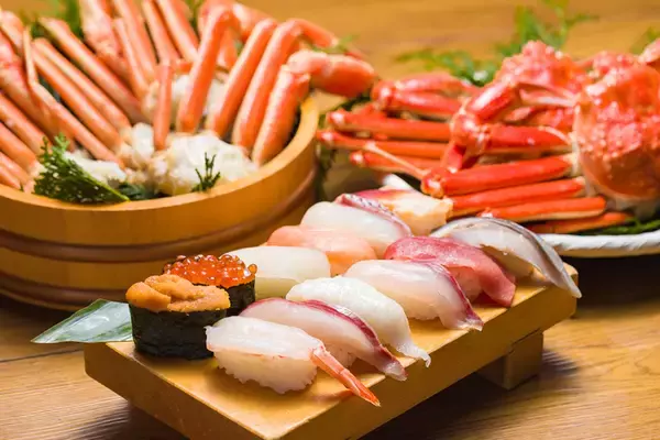 「ズワイガニ＆寿司＆海鮮しゃぶしゃぶ食べ放題!! フジヤマ秋葉原店は「小学生半額」を継続」の画像