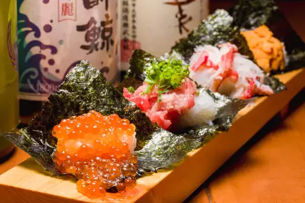 「ズワイガニ＆寿司＆海鮮しゃぶしゃぶ食べ放題!! フジヤマ秋葉原店は「小学生半額」を継続」の画像