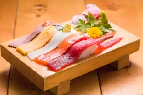 「ズワイガニ＆寿司＆海鮮しゃぶしゃぶ食べ放題!! フジヤマ秋葉原店は「小学生半額」を継続」の画像