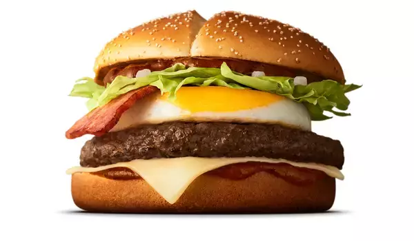 「ついにきた！マクドナルド“ダブル肉厚”「たまごベーコン」反則すぎる、うれしさ止まらん　13日間限定」の画像