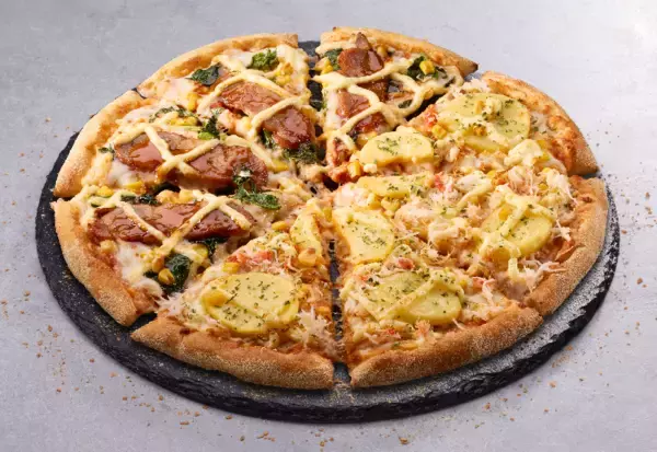 「“大ぶり海老”と“炭火焼ビーフ”のピザ！ ドミノ本気のハーフ＆ハーフ」の画像